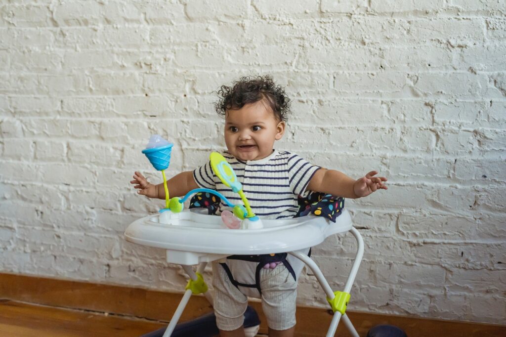 Andador de bebê: 4 motivos para não usar