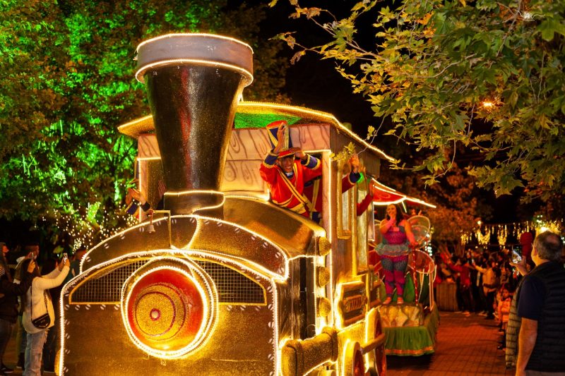A Maria Fumaça toda decorada para o Natal, em Campos do Jordão