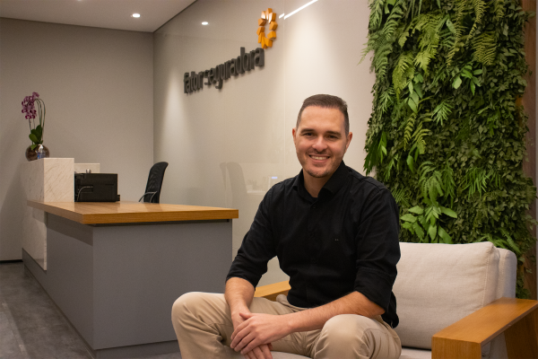 “Não se trata apenas de pensar fora da caixa, mas de superar padrões pré-existentes e transformá-los em oportunidades”.